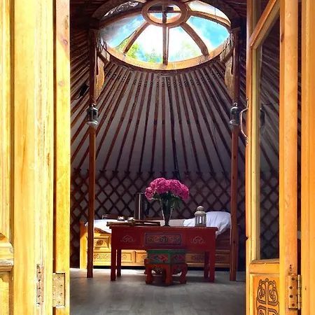 Les Yourtes Du Béarn - Domaine Des Deux Clos Bed and breakfast 3*